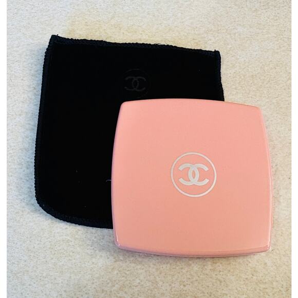 COMPACT MIRROR: Limited-Edition CHANEL Pink w/Golden Monogram, NWOT - Picture 12 of 13